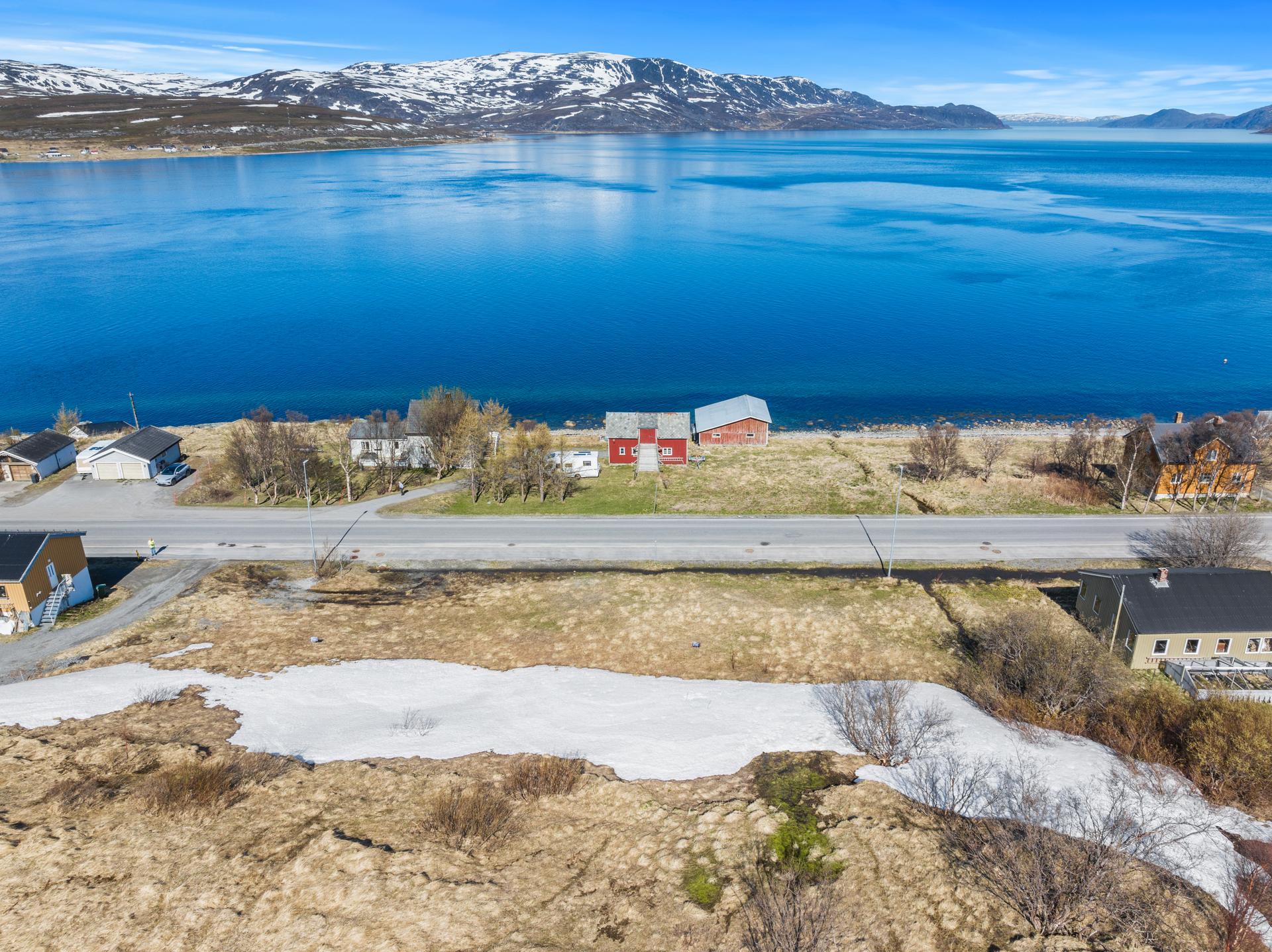 Velkommen til Kvalsundveien Tomt 108/423! Foto: [Fotograf eller fotofirma]. Bilde nummer 3 av 3